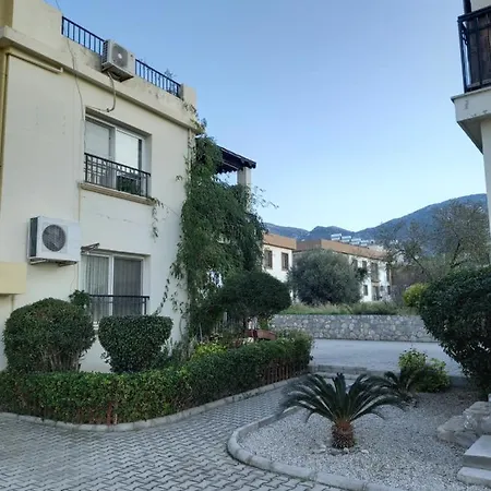 Cosy Luxurious Apt With Swimming Pool In Kyrenia Apartment