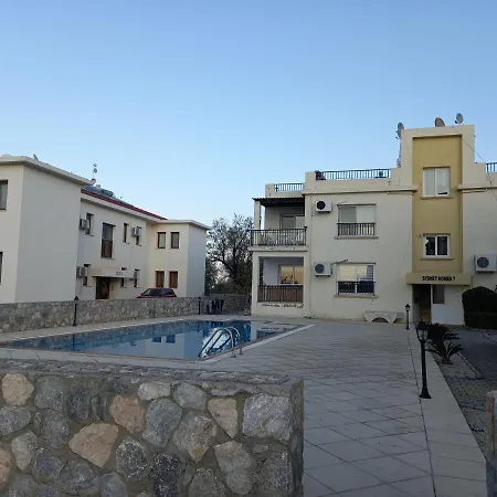 Cosy Luxurious Apt With Swimming Pool In Kyrenia Appartamento *
